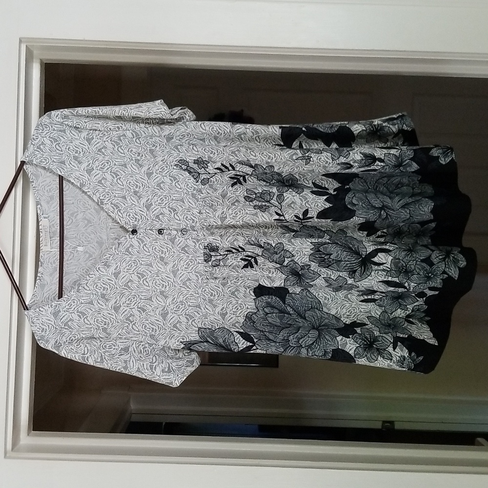 Ladies v necked flowered top
